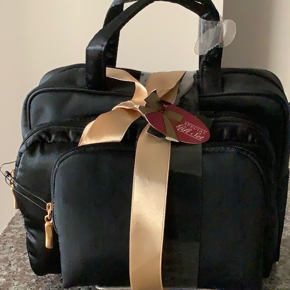 3 piece gift bag set, black, new, good condition